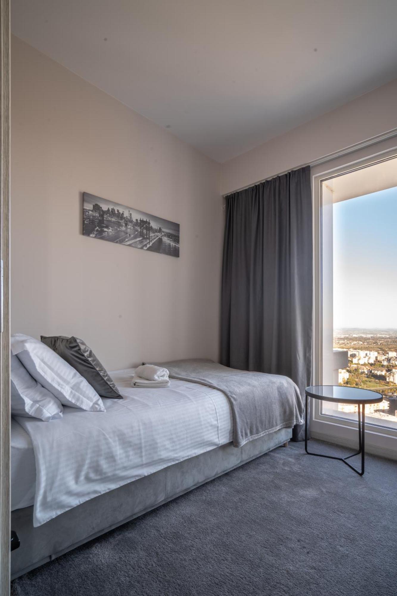 Sunrise Sky Lux Apartment, 33Rd Floor, Pool And Fitness Included Skopje Ngoại thất bức ảnh