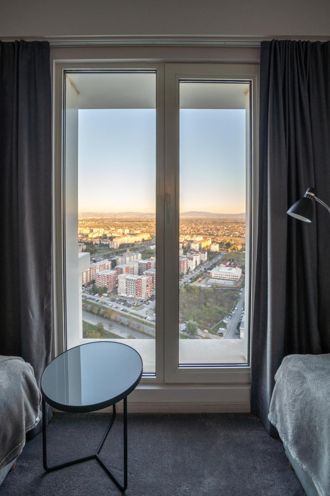 Sunrise Sky Lux Apartment, 33Rd Floor, Pool And Fitness Included Skopje Ngoại thất bức ảnh